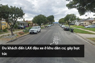 du-khach-den-lax-dau-xe-o-khu-dan-cu-gay-buc-tuc