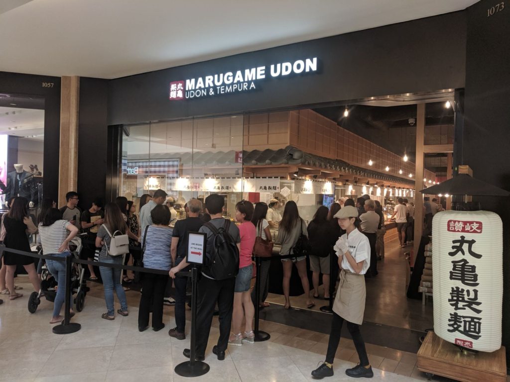 Quán udon mới mở trong South Coast Plaza, khách đến ‘nườm nượp’