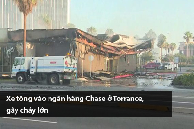 xe-tong-vao-ngan-hang-chase-o-torrance-gay-chay-lon